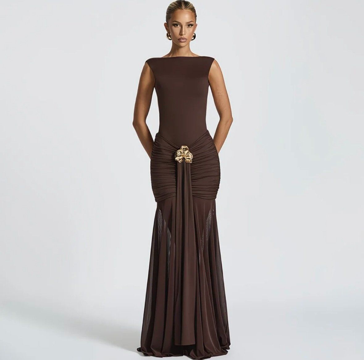 Robe longue drapée à fleur